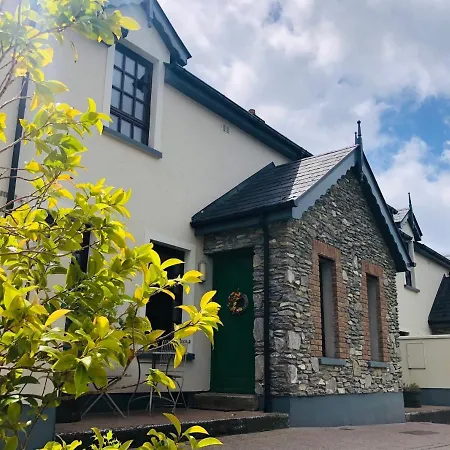 Peaceful Location Close To The Sea And Just A 15 Minute Stroll Into