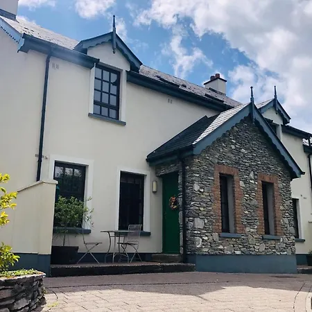 Peaceful Location Close To The Sea And Just A 15 Minute Stroll Into Holiday home