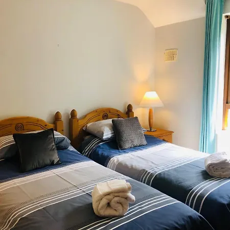 Peaceful Location Close To The Sea And Just A 15 Minute Stroll Into Kenmare