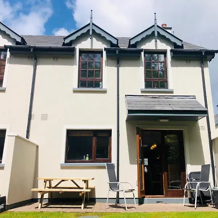 Peaceful Location Close To The Sea And Just A 15 Minute Stroll Into *