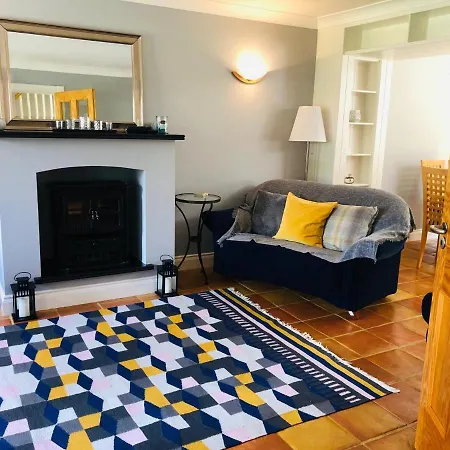 Peaceful Location Close To The Sea And Just A 15 Minute Stroll Into