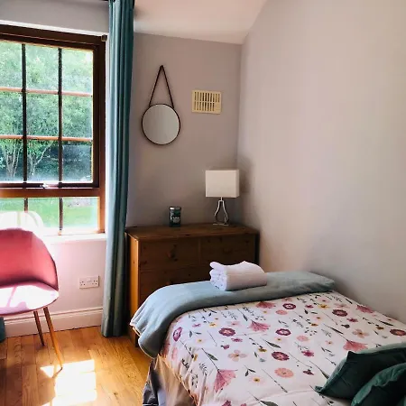 Peaceful Location Close To The Sea And Just A 15 Minute Stroll Into Holiday home