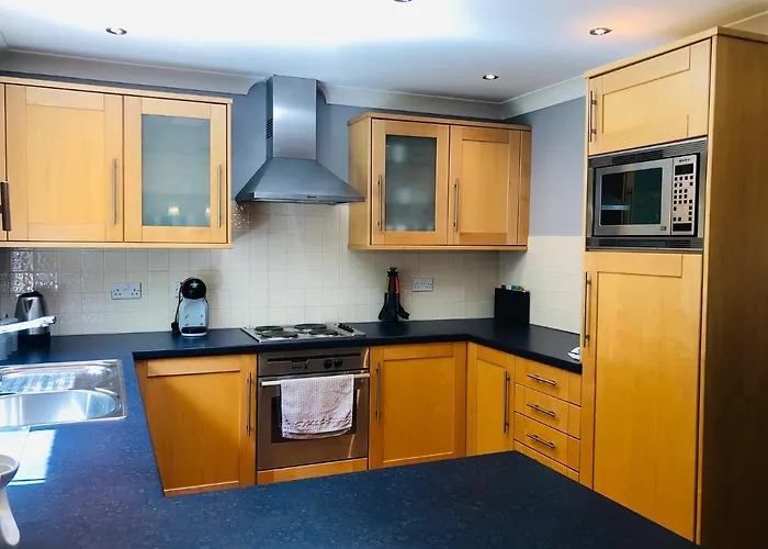 Peaceful Location Close To The Sea And Just A 15 Minute Stroll Into 펜션 켄마어