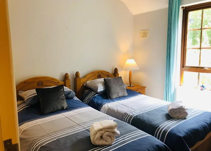 Peaceful Location Close To The Sea And Just A 15 Minute Stroll Into 켄마어