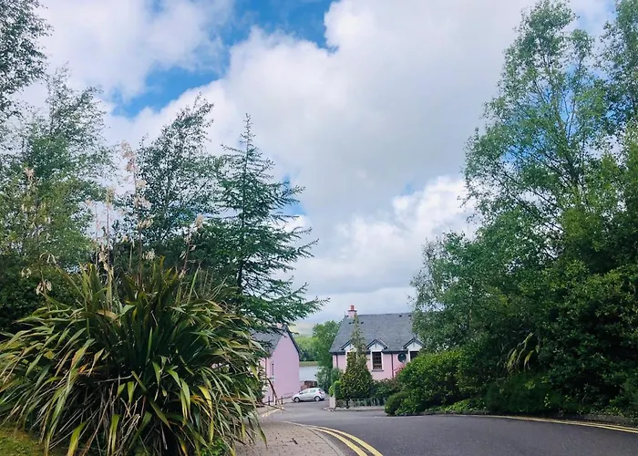 Peaceful Location Close To The Sea And Just A 15 Minute Stroll Into