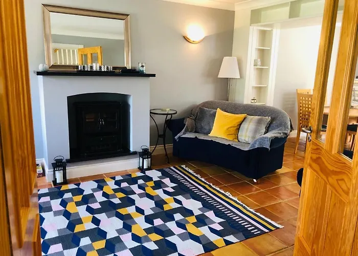 Peaceful Location Close To The Sea And Just A 15 Minute Stroll Into