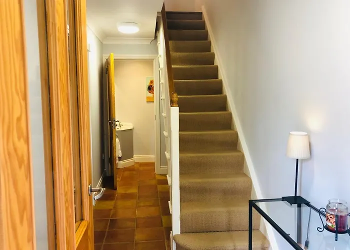 펜션 Peaceful Location Close To The Sea And Just A 15 Minute Stroll Into *